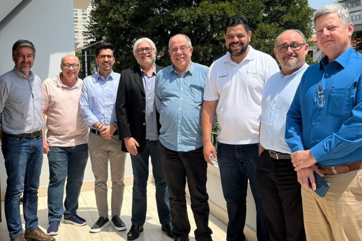 Imagem:  Visita de representantes do Nutec